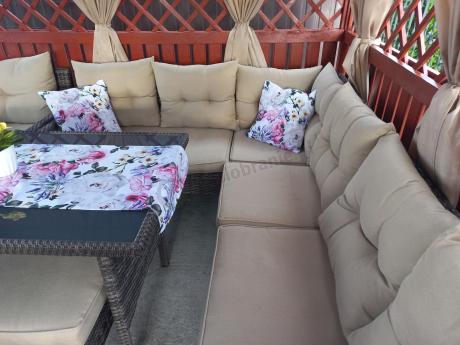 Technorattanowy narożnik ze stołem obiadowym pufami i fotelem Perata Corner Brown