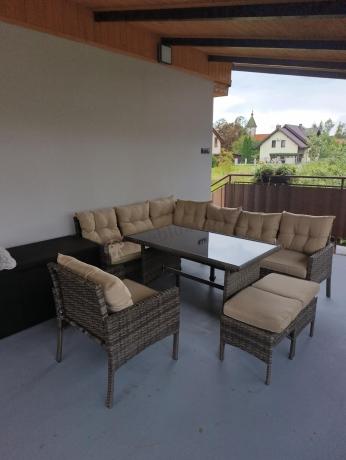 Technorattanowy narożnik ze stołem obiadowym pufami i fotelem Perata Corner Brown