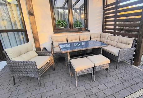 Technorattanowy narożnik ze stołem obiadowym pufami i fotelem Perata Corner Brown