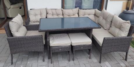 Technorattanowy narożnik ze stołem obiadowym pufami i fotelem Perata Corner Brown