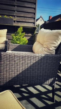 Technorattanowy narożnik ze stołem obiadowym pufami i fotelem Perata Corner Brown