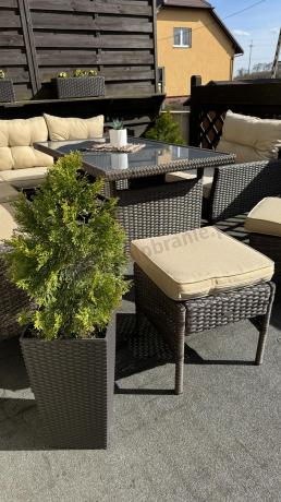 Technorattanowy narożnik ze stołem obiadowym pufami i fotelem Perata Corner Brown