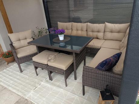 Technorattanowy narożnik ze stołem obiadowym pufami i fotelem Perata Corner Brown