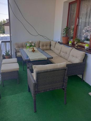 Technorattanowy narożnik ze stołem obiadowym pufami i fotelem Perata Corner Brown