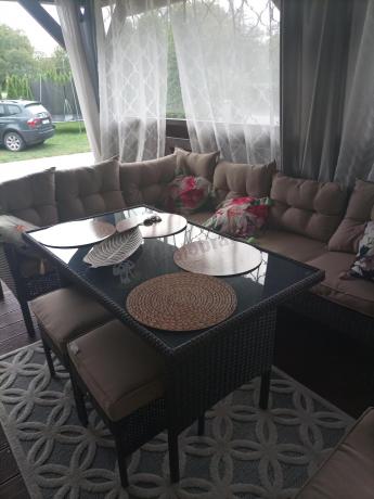 Technorattanowy narożnik ze stołem obiadowym pufami i fotelem Perata Corner Brown