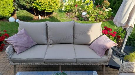 Wypoczynkowe meble z technorattanu z sofą i fotelami Cioso Beige