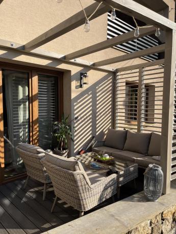 Wypoczynkowe meble z technorattanu z sofą i fotelami Cioso Beige