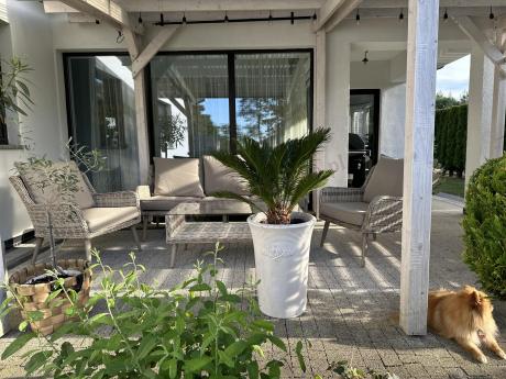 Wypoczynkowe meble z technorattanu z sofą i fotelami Cioso Beige