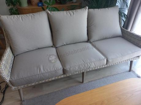 Wypoczynkowe meble z technorattanu z sofą i fotelami Cioso Beige