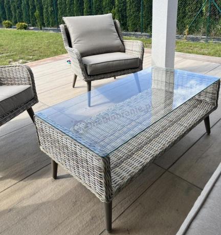 Wypoczynkowe meble z technorattanu z sofą i fotelami Cioso Beige