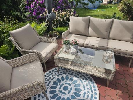 Wypoczynkowe meble z technorattanu z sofą i fotelami Cioso Beige