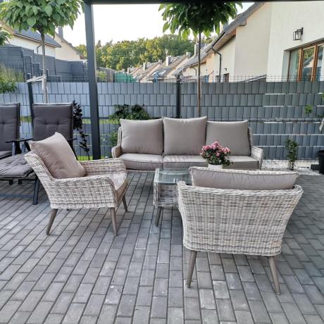 Wypoczynkowe meble z technorattanu z sofą i fotelami Cioso Beige