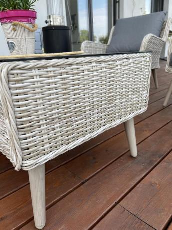 Wypoczynkowe meble z technorattanu z sofą i fotelami Cioso Creme