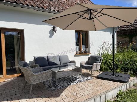 Wypoczynkowe meble z technorattanu z sofą i fotelami Cioso Creme