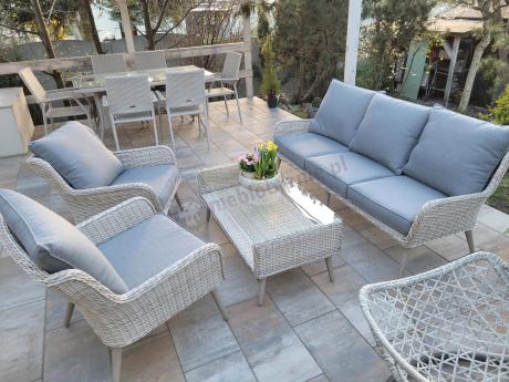 Wypoczynkowe meble z technorattanu z sofą i fotelami Cioso Creme