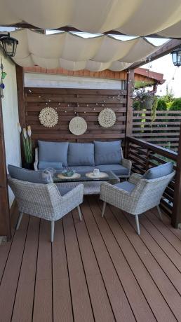 Wypoczynkowe meble z technorattanu z sofą i fotelami Cioso Creme