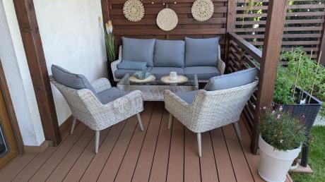 Wypoczynkowe meble z technorattanu z sofą i fotelami Cioso Creme