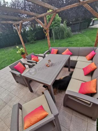 Zestaw dla 10 osób z narożnikiem, stołem obiadowym i trzema fotelami Rellme VII - cappuccino