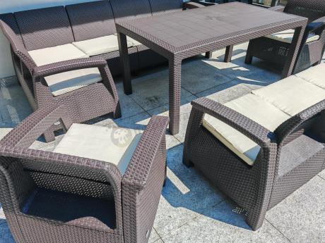 Zestaw dla 10 osób z narożnikiem, stołem obiadowym i trzema fotelami Rellme VII brązowy