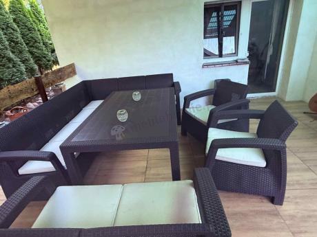 Zestaw dla 10 osób z narożnikiem, stołem obiadowym i trzema fotelami Rellme VII brązowy