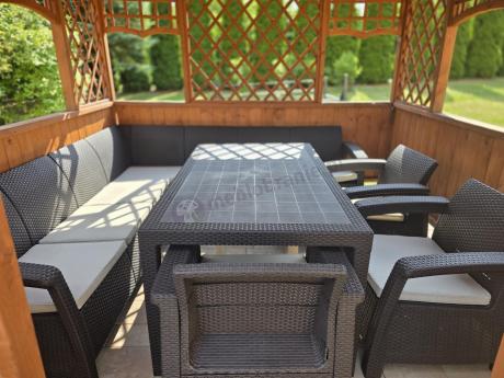 Zestaw dla 10 osób z narożnikiem, stołem obiadowym i trzema fotelami Rellme VII brązowy