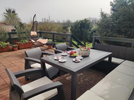 Zestaw dla 10 osób z narożnikiem, stołem obiadowym i trzema fotelami Rellme VII brązowy