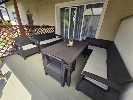 Zestaw dla 10 osób z narożnikiem, stołem obiadowym i trzema fotelami Rellme VII brązowy