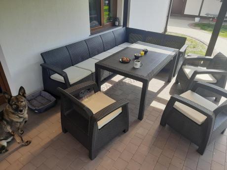 Zestaw dla 10 osób z narożnikiem, stołem obiadowym i trzema fotelami Rellme VII brązowy