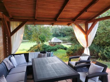 Zestaw dla 10 osób z narożnikiem, stołem obiadowym i trzema fotelami Rellme VII brązowy