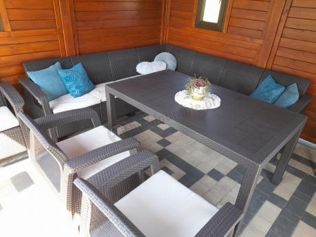 Zestaw dla 10 osób z narożnikiem, stołem obiadowym i trzema fotelami Rellme VII brązowy