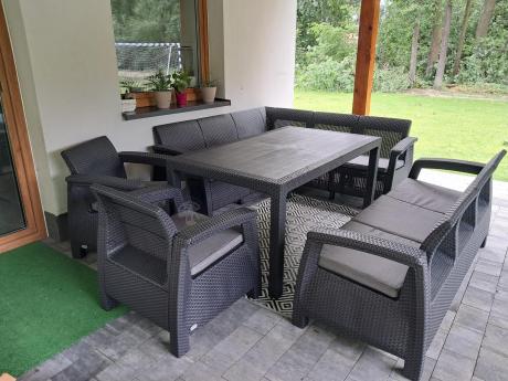 Zestaw dla 10 osób z narożnikiem, stołem obiadowym i trzema fotelami Rellme VII grafitowy