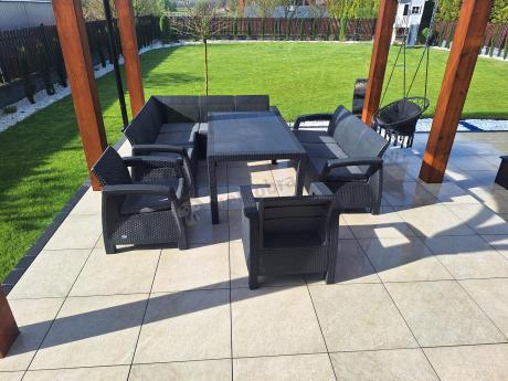 Zestaw dla 10 osób z narożnikiem, stołem obiadowym i trzema fotelami Rellme VII grafitowy