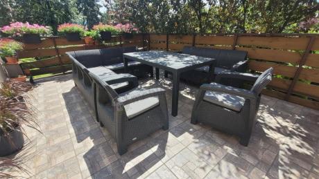 Zestaw dla 10 osób z narożnikiem, stołem obiadowym i trzema fotelami Rellme VII grafitowy