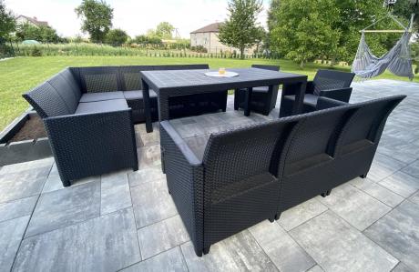 Zestaw dla 11 osób z narożnikiem 222 x 272 cm, trzema fotelami i stołem obiadowym - grafit