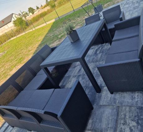 Zestaw dla 11 osób z narożnikiem Nedler VIII, trzema fotelami i stołem obiadowym - grafit