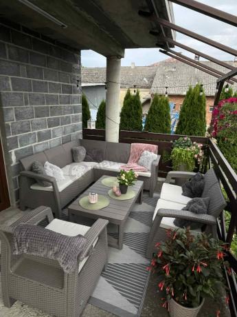 Zestaw dla 8 osób z narożnikiem, stołem podnoszonym i dwoma fotelami Relly VI capuccino