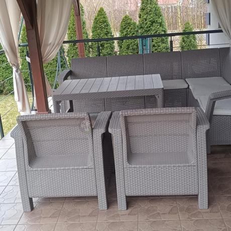 Zestaw dla 8 osób z narożnikiem, stołem podnoszonym i dwoma fotelami Relly VI capuccino