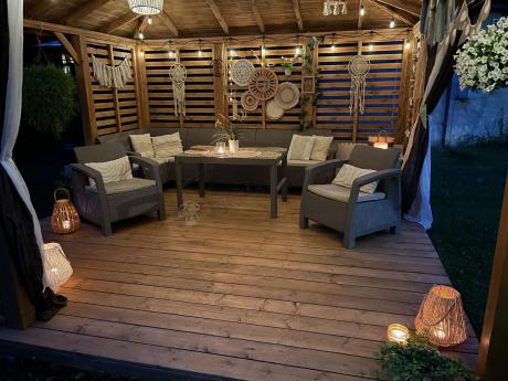 Zestaw dla 8 osób z narożnikiem, stołem podnoszonym i dwoma fotelami Relly VI capuccino