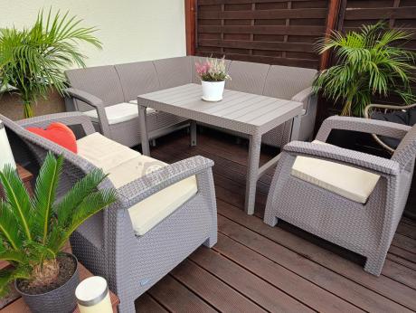 Zestaw dla 8 osób z narożnikiem, stołem podnoszonym i dwoma fotelami Relly VI capuccino