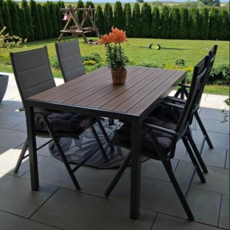 Zestaw mebli na taras ze stołem obiadowym i składanymi krzesłami - Kanbery Wood Silver 6+1