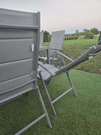 Zestaw mebli na taras ze stołem obiadowym i składanymi krzesłami - Kanbery Wood Silver 6+1