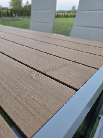 Zestaw mebli na taras ze stołem obiadowym i składanymi krzesłami - Kanbery Wood Silver 6+1