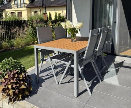Zestaw mebli na taras ze stołem obiadowym i składanymi krzesłami - Kanbery Wood Silver 6+1