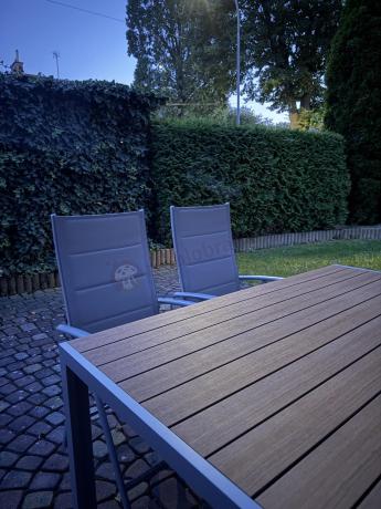 Zestaw mebli na taras ze stołem obiadowym i składanymi krzesłami - Kanbery Wood Silver 6+1