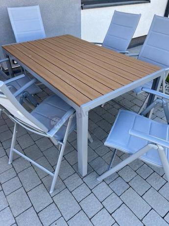 Zestaw mebli na taras ze stołem obiadowym i składanymi krzesłami - Kanbery Wood Silver 6+1