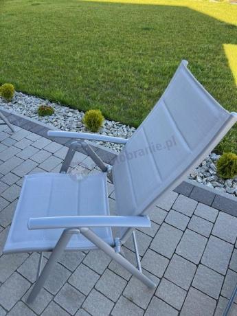 Zestaw mebli na taras ze stołem obiadowym i składanymi krzesłami - Kanbery Wood Silver 6+1