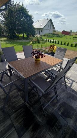 Zestaw mebli na taras ze stołem obiadowym i składanymi krzesłami - Kanbery Wood Silver 6+1