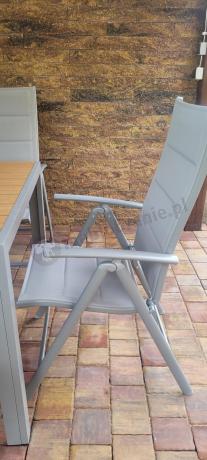 Zestaw mebli na taras ze stołem obiadowym i składanymi krzesłami - Kanbery Wood Silver 6+1