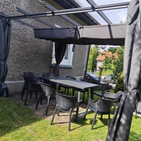 Zestaw mebli obiadowych dla 10 osób Kantara Modern z rozkładanym stołem 160-240 cm i 10 sztaplowanymi krzesłami