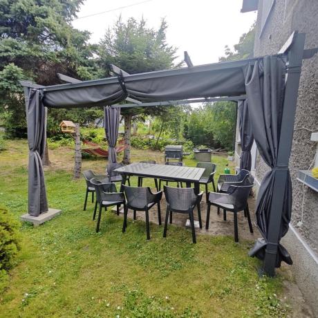 Zestaw mebli obiadowych dla 10 osób Kantara Modern z rozkładanym stołem 160-240 cm i 10 sztaplowanymi krzesłami